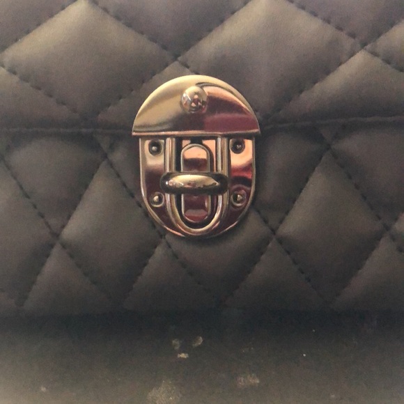 NWOT Boohoo black quilted ๐ purse - Picture 3 of 4